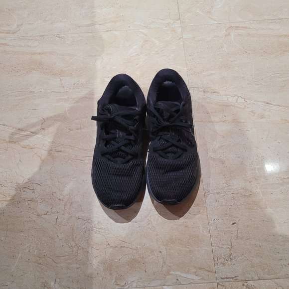 Nike running shoes - Picture 2 of 5